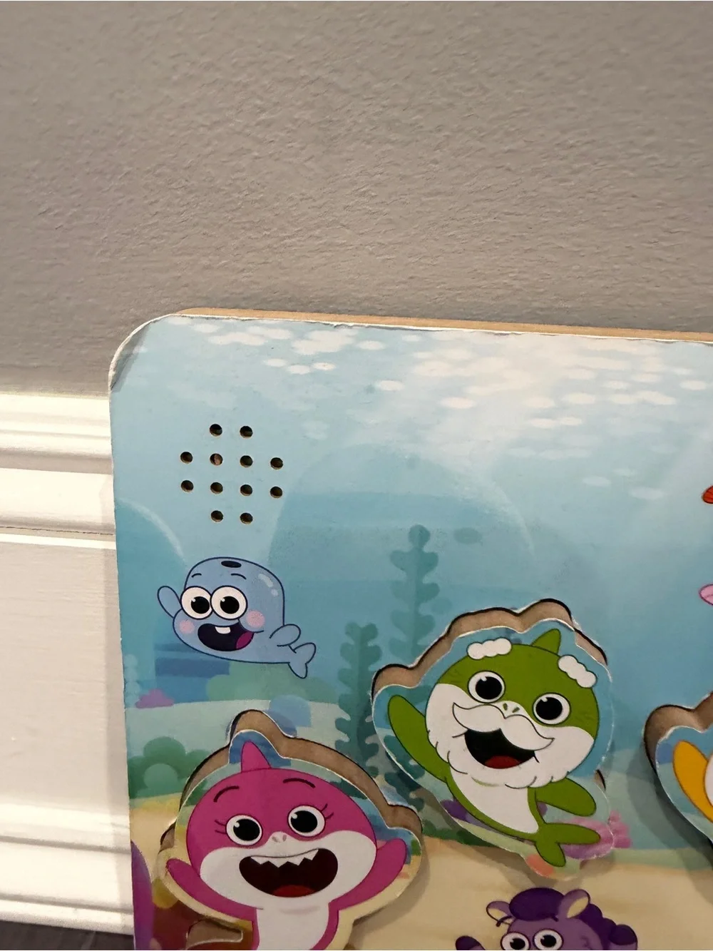 Baby Shark Wooden ELECTRONIC Sound Peg Puzzle - Colorful Sharks Kids Toddlers